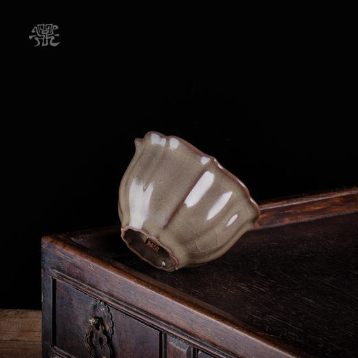 问鼎哥窑致巧款宝相杯 商品图4