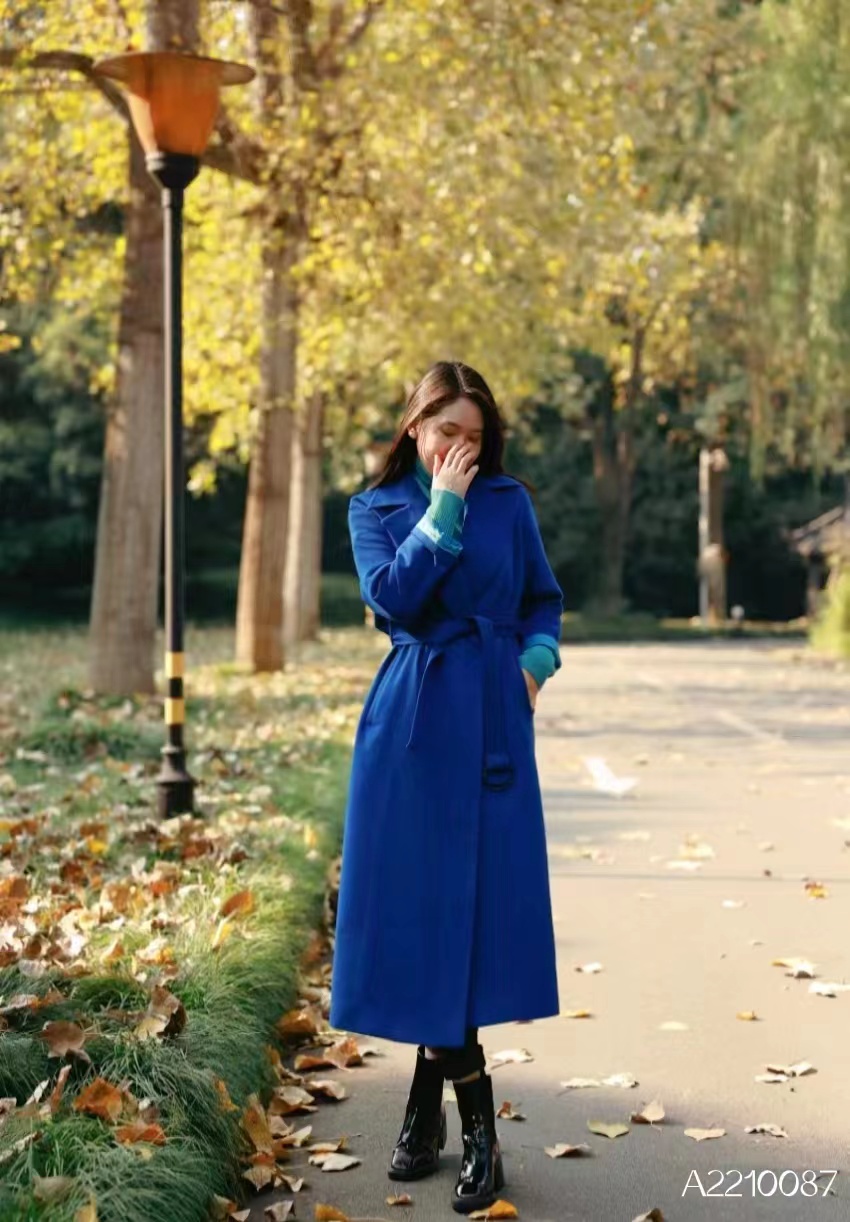 简约气质长款大衣