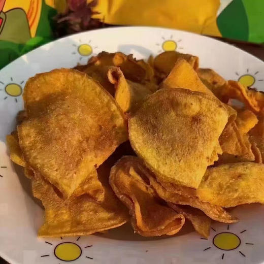 传统土特产，红薯干片，呈块状或条状，色泽橘红，味道甜美，咔吱咔吱脆，是一种健康美味的小吃，随其他水果满百送货上门。 商品图1