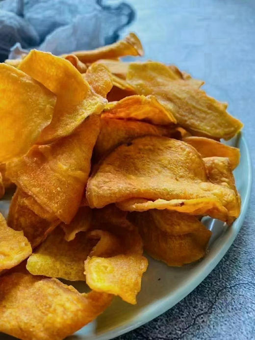 传统土特产，红薯干片，呈块状或条状，色泽橘红，味道甜美，咔吱咔吱脆，是一种健康美味的小吃，随其他水果满百送货上门。 商品图4