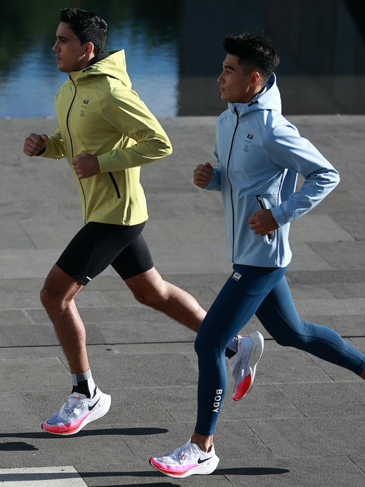 BODYWIT 身体智慧 飞甲 男软壳防风防水 轻量保暖 摇粒绒跑步风衣 商品图1