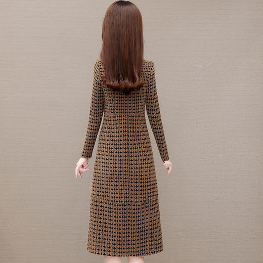 QYM-HSY-I22C721-Y 加厚貂绒连衣裙时尚新款针织连衣裙仿貂绒中长款打底保暖A字裙 商品图2