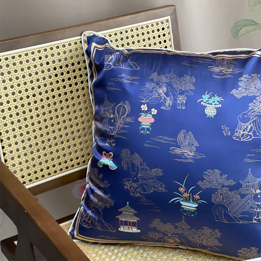 【采购专享】宫里的世界 游园兔方形抱枕 商品图3