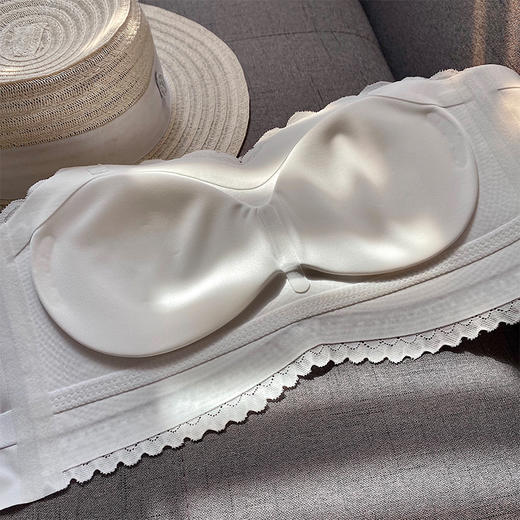 <曾小咸推荐>巨折清仓秒杀，稀有现货24小时发【仅限今日】 【贴身衣物不退不换】抹胸内衣无肩带大胸显小防走光防滑文胸一体隐形美背潮 商品图4