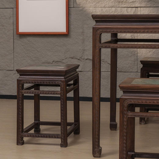 清 红木镶绿石雕回纹方桌方凳成套（一桌四凳） 商品图1