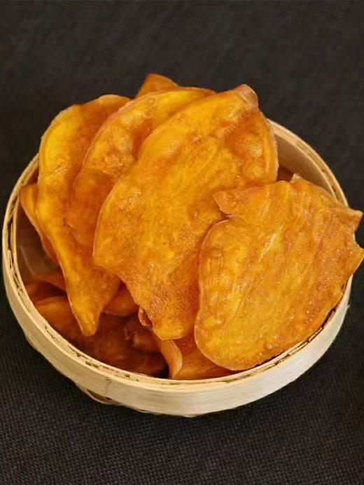 传统土特产，红薯干片，呈块状或条状，色泽橘红，味道甜美，咔吱咔吱脆，是一种健康美味的小吃，随其他水果满百送货上门。 商品图3