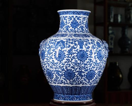 柴窑青花缠枝莲托八宝辅首双耳尊 商品图0