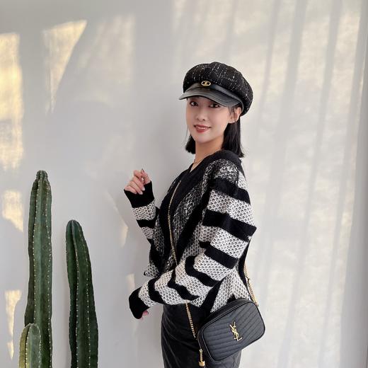 2022秋冬新款V领蕾丝拼接时尚气质软糯亲肤羊绒毛衣 商品图2