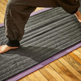 萨古鲁提倡的棉布瑜伽垫诞生了！亲肤无隔阂，让身体更有觉知