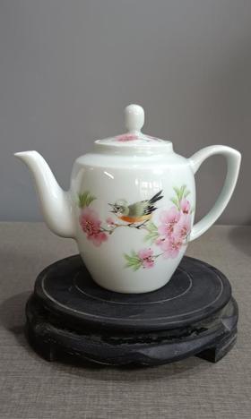 水点桃花春色满园壶