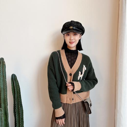 法式山羊绒慵懒风 V领单排扣胸前立体手钩卡通图案撞色毛针织衫秋 商品图1