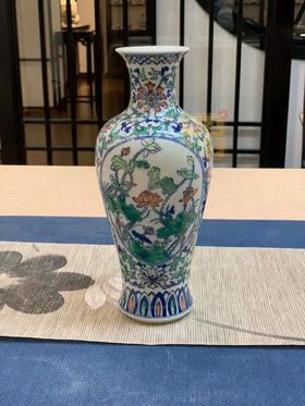 斗彩开窗花卉观音尊