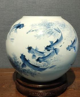 青花九鱼图瓶