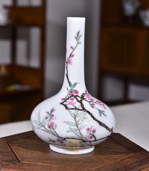 粉彩翠竹桃花报春瓶 商品图0