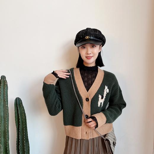 法式山羊绒慵懒风 V领单排扣胸前立体手钩卡通图案撞色毛针织衫秋 商品图3