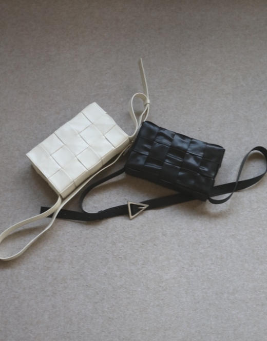 Are You Ready 来喽 哈！BV Cassette 油蜡胎牛皮 经典五格 斜跨包 2色入 商品图0