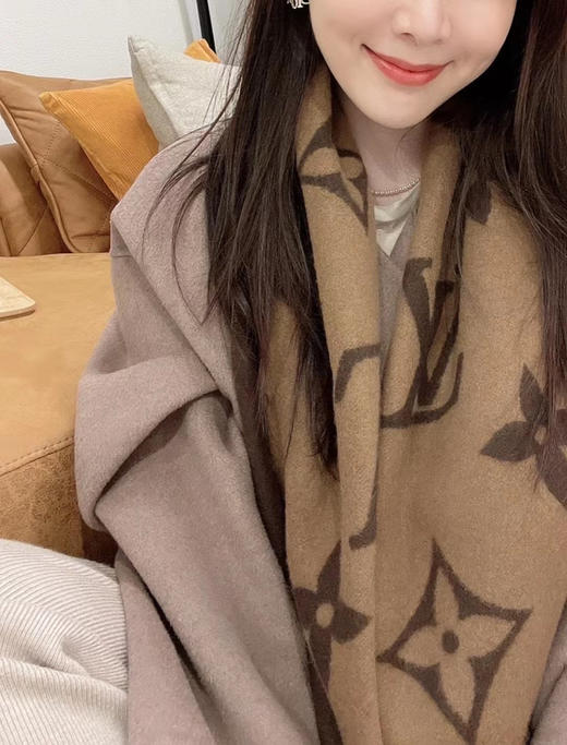 Lv新款栗色🌰羊绒围巾 商品图1