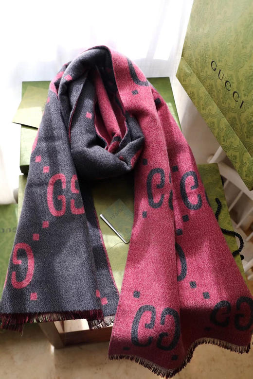 Gucci新款灰粉色围巾 商品图6