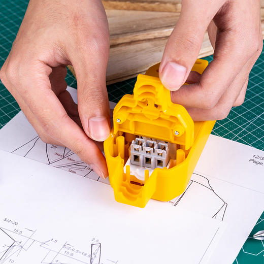 得力T18298无线电源插座1+1组合孔(黄) 商品图4