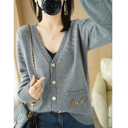 QHJY-JY2247女装V领开衫 纯色长袖时尚针织女开衫外套女 商品图6