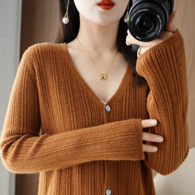 QHJY-JY22187简约V领针织开衫式毛衣外套韩版纯色坑条外搭毛衫