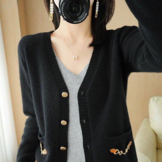 QHJY-JY2247女装V领开衫 纯色长袖时尚针织女开衫外套女 商品图1