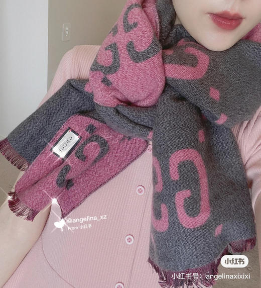 Gucci新款灰粉色围巾 商品图1