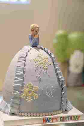 ELSA 艾莎公主哎八寸，戚风蛋糕+水果