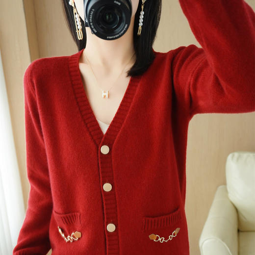 QHJY-JY2247女装V领开衫 纯色长袖时尚针织女开衫外套女 商品图0