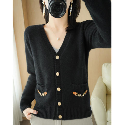 QHJY-JY2247女装V领开衫 纯色长袖时尚针织女开衫外套女 商品图5