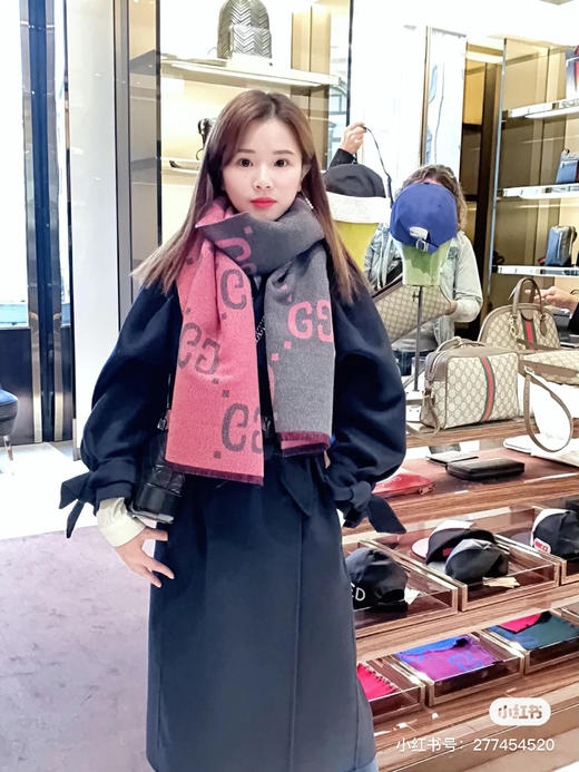 Gucci新款灰粉色围巾 商品图0