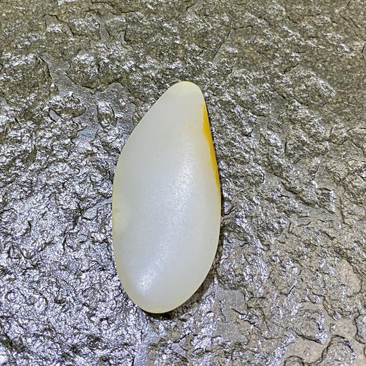 和田玉（白玉）籽料原石8.81g（价格面议） 商品图0