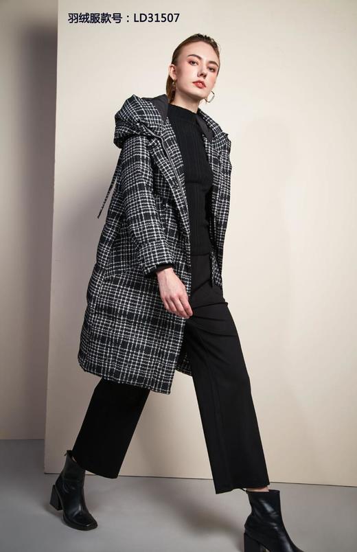 2楼法蒂微FULWIN时尚羽绒服 商品图1