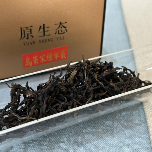 乌龙茶｜凤凰单丛【乌岽宋种】单丛，享有“可以喝的东方香水”之美称，香胜幽兰，味比醍醐，甘之如饴，回味无穷，色香味形韵皆是喜欢的感觉，精致罐装，净含量：100克，轻奢健康之饮，礼赠商务自饮佳品。 商品图0