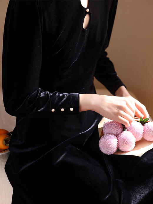 HeyDress法式复古丝绒连衣裙女优雅镂空高腰显瘦设计小黑裙子 商品图1