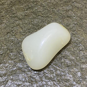 和田玉（白玉）籽料原石23.41g（价格面议）