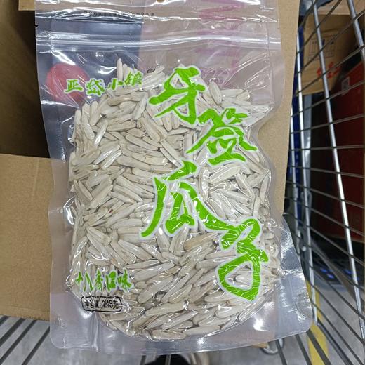 亚岱小镇牙签瓜子十八香口味248克 商品图0
