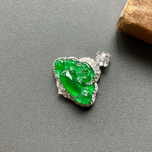 玻璃种阳绿翡翠弥勒佛18k白金钻石镶嵌 商品图0