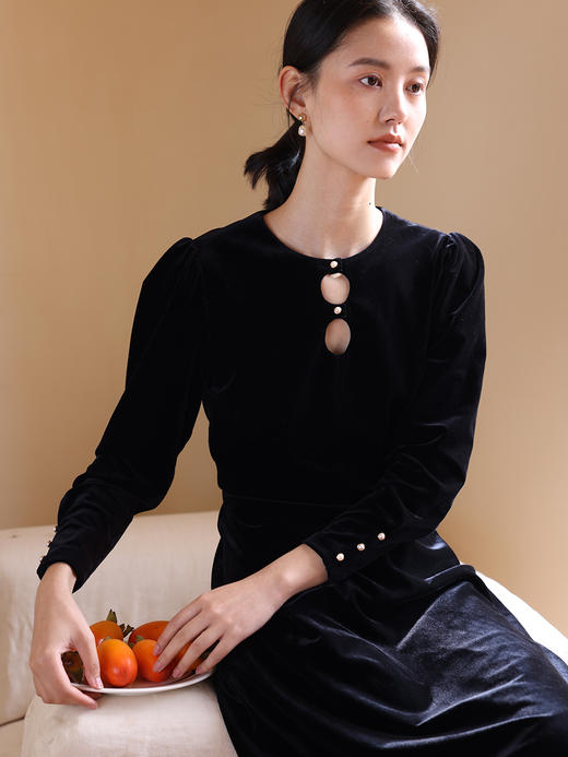 HeyDress法式复古丝绒连衣裙女优雅镂空高腰显瘦设计小黑裙子 商品图0