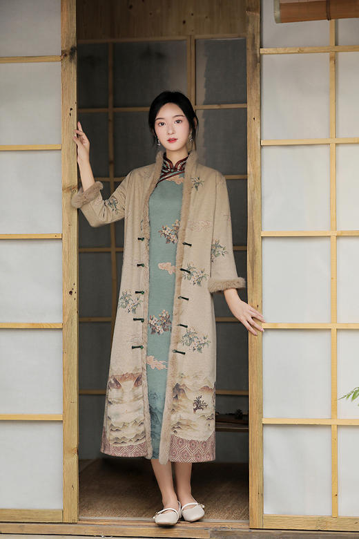 SKY 366889曼丽绒外套毛领长款改良旗袍 商品图1