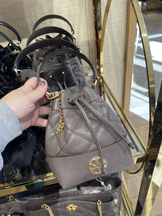 历史低价¥1699！TB willa小香风小号水桶， 大象灰🐘包身轻盈容量大！！皮质软糯又耐磨抗造！ 商品图0