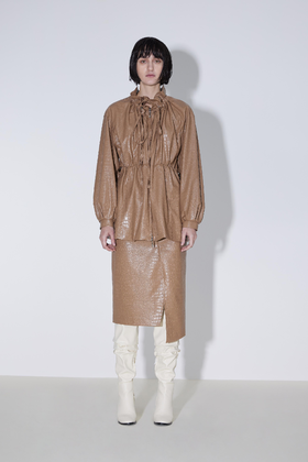 不规则摆开衩皮质半裙