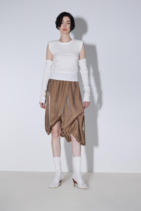 袖套款垫肩窄身圆领T恤