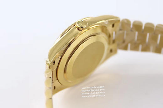 NOOB劳力士星期日志型401⃣️ 蓝宝石镜面，日历2.5倍放大镜，效果同步原版。2⃣️蚝式表壳结构，一体中层表壳，旋入式底盖及上链表冠。 商品图3