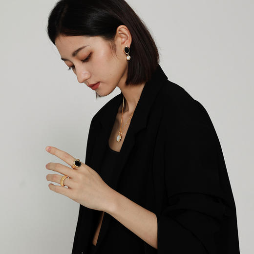 高级复古 SOFT ROOM 双色水晶宝石耳环金黑白 商品图3