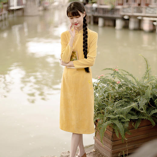 YM-13336灯芯绒旗袍改良版保暖秋冬新款女民国风复古文艺显瘦连衣裙 商品图1