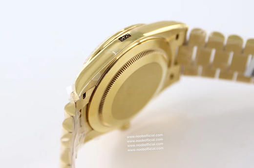 NOOB劳力士星期日志型401⃣️ 蓝宝石镜面，日历2.5倍放大镜，效果同步原版。2⃣️蚝式表壳结构，一体中层表壳，旋入式底盖及上链表冠。 商品图5
