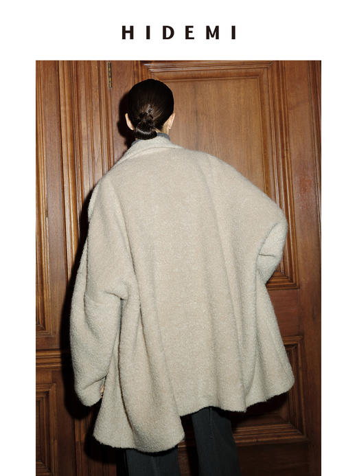 HIDEMI 节日系列羊驼毛长绒拉毛翻领口袋大廓形大衣 黑色/燕麦色 商品图7