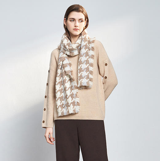 【半价款女士羊绒围巾】22年秋冬新品女士100%山羊绒围巾舒适保暖毛边围脖 商品图0