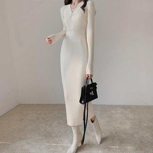 【应季好物】毛衣裙v领纽扣针织长袖连衣裙 黑色/杏色 商品图4